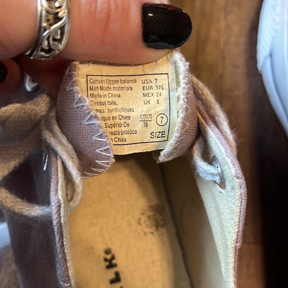 Airwalk Mauve chucks size 7 - Picture 2 of 5